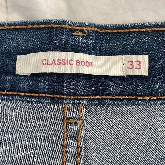Levi jeans classic boot with fraying on the bottom size 33 waist - Picture 4 of 4